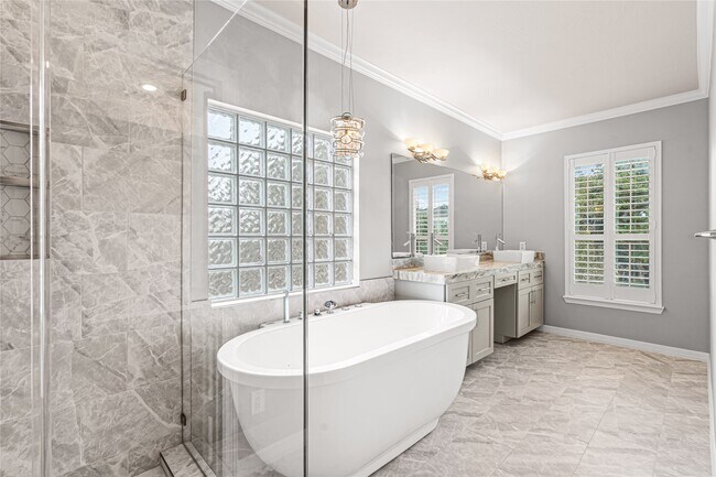 Building Photo - 112 White Dr