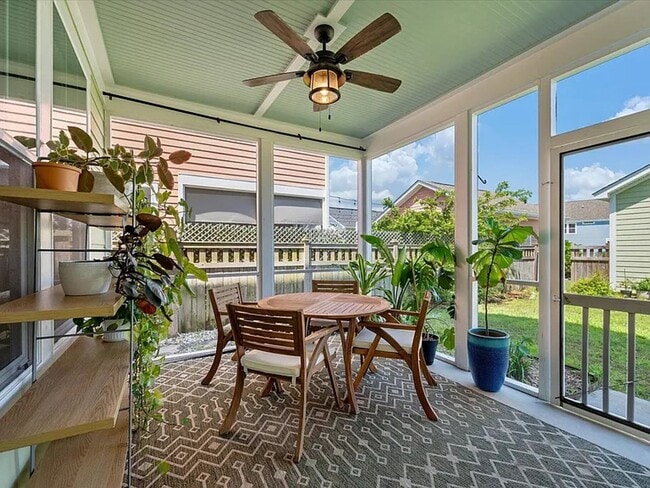 Building Photo - Bright & Beautiful Rental in Whitney Lake ...