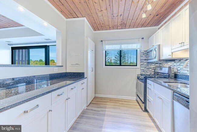 Building Photo - 53 Skyhill Rd