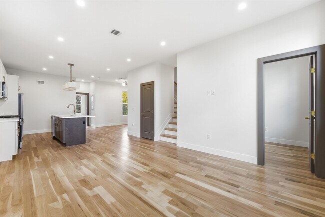 Building Photo - 25 Lembeck Ave