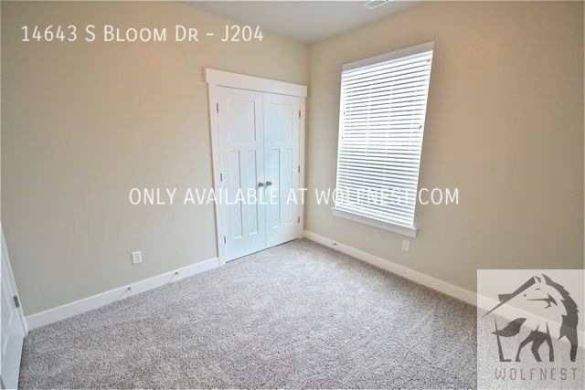 Building Photo - Stunning 3 Bed Herriman Condo! No Deposit ...