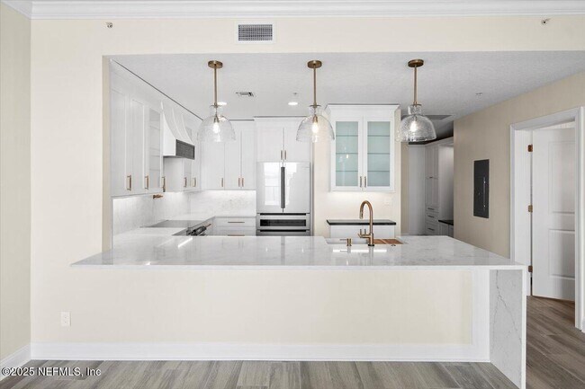 Building Photo - 1431 Riverplace Blvd