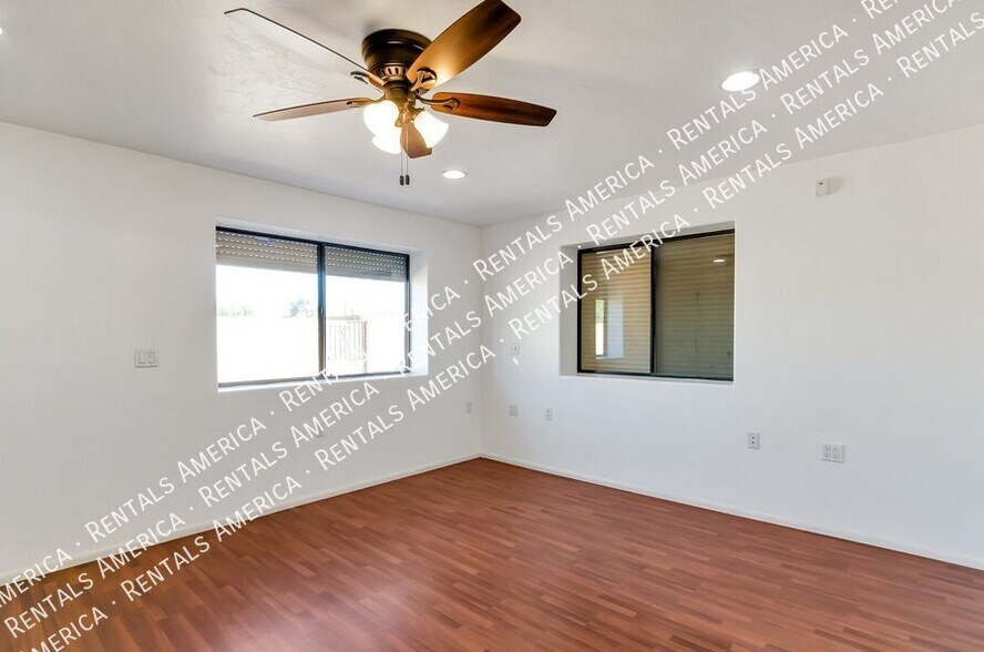 Building Photo - 4165 E Frankfort Stravenue