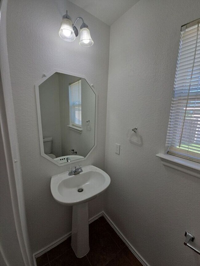 Building Photo - Spacious 4-Bedroom Home with Large Backyar...