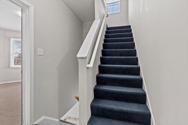 Building Photo - 6BR / 5BA Single-Family Home | 2,663 Sq Ft | Private Driveway | Deck | $4,200/mo Spacious 6-bedro...