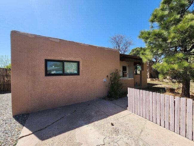 Building Photo - 1018 Camino Carlos Rey