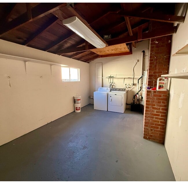 Building Photo - 3130 Manda Dr