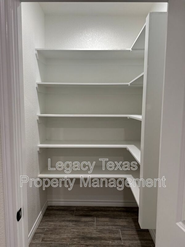 Building Photo - 405 Kaether Ln