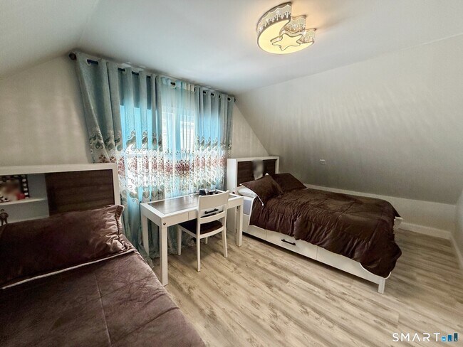 Building Photo - 163 Beechwood Ave