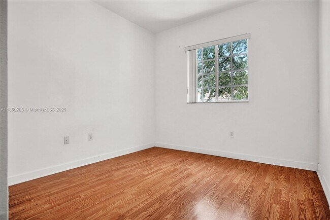 Building Photo - 14815 SW 9th Ln