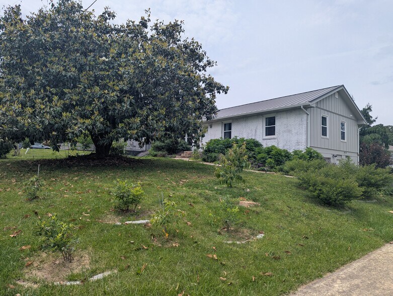 Building Photo - 18 Fieldcrest Rd
