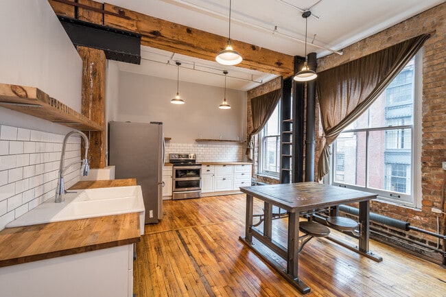 Building Photo - 711 S Dearborn St