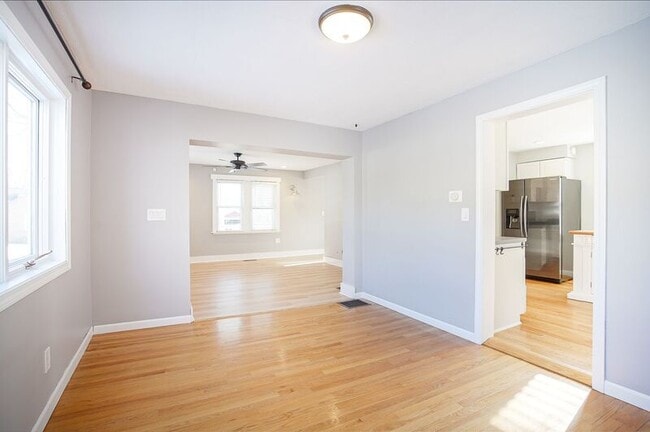 Building Photo - 40 Lealand Ave