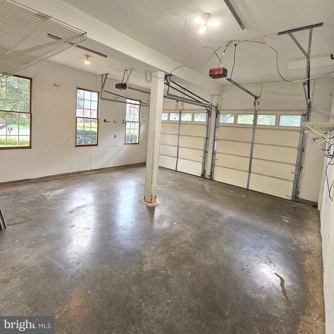 Building Photo - 5267 Tractor Ln