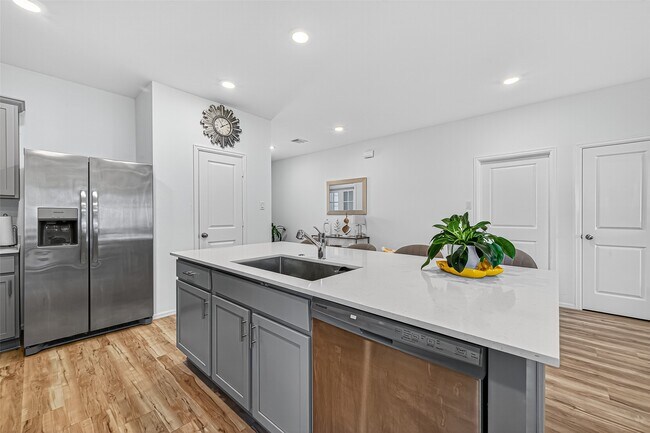 Building Photo - 27222 Woodridge Gln Dr