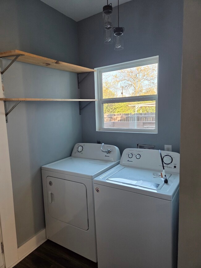 Building Photo - 1003 W Elsmere Pl