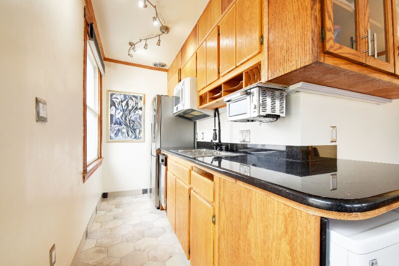 Building Photo - 2102 Grand Ave