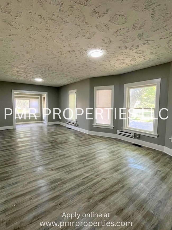 Building Photo - 3 Bedrooms/1Bathroom House