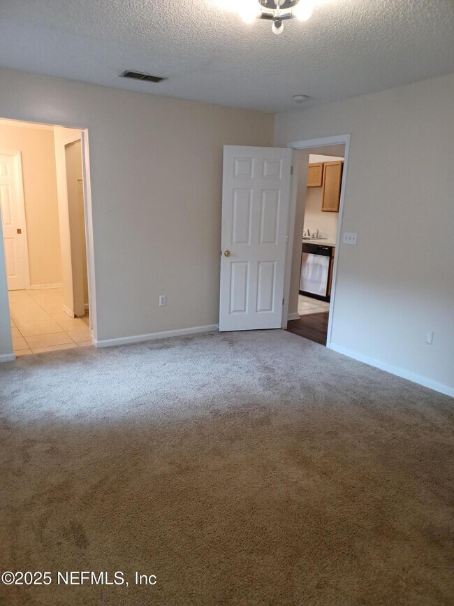 Building Photo - 608 Abbey Ct