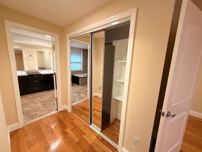 Building Photo - 112 E Quinobequin Rd