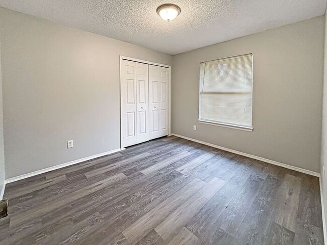 Building Photo - 1621 Dorset Dr