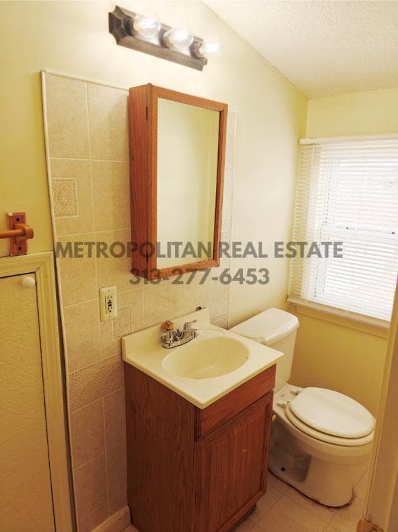 Building Photo - 35130 June Dr