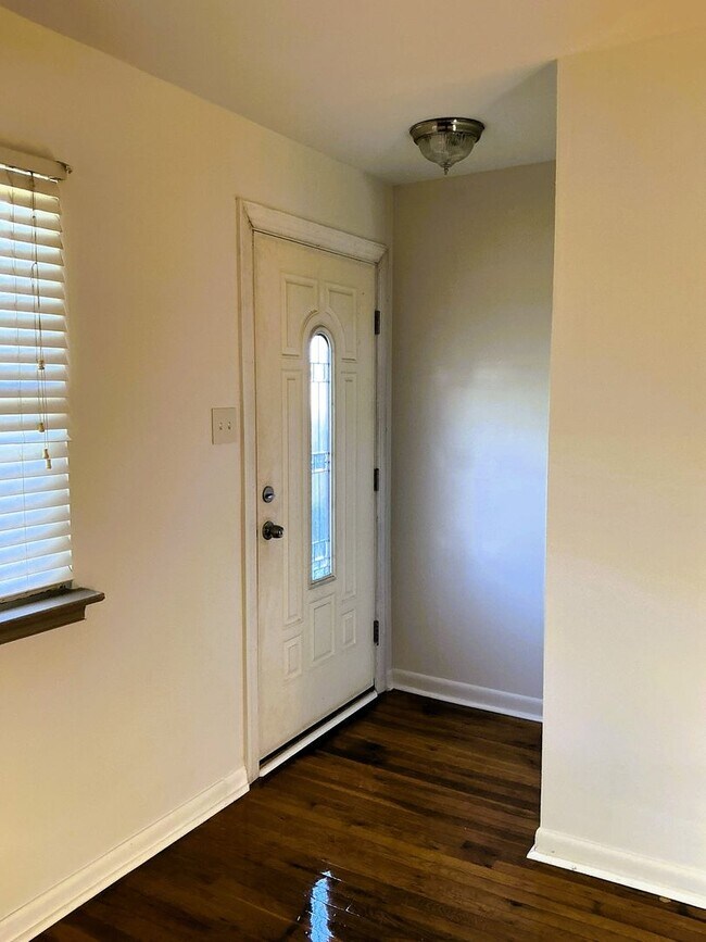 Building Photo - 604 Erford Rd