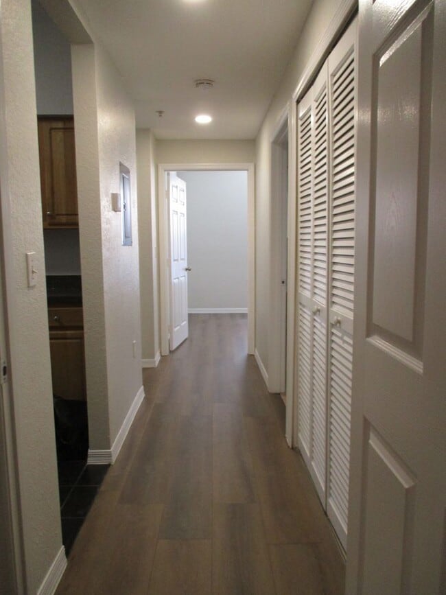 Building Photo - Gated Community in Metro West