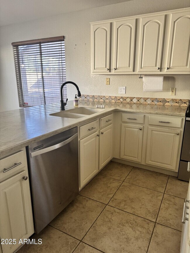 Building Photo - 7442 W Via Del Sol Dr