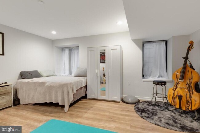 Building Photo - 385 Martin St