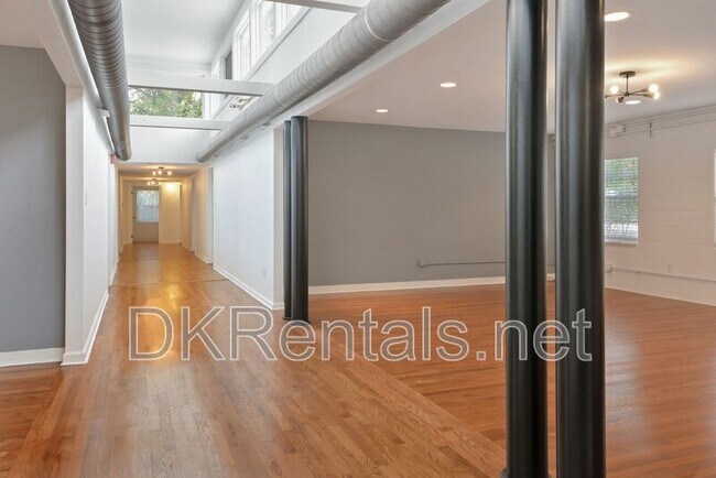 Building Photo - 1448 Iverson St NE