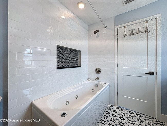 Building Photo - 1707 Shore Dr