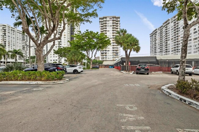 Building Photo - 18051 Biscayne Blvd