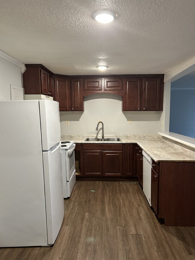Building Photo - "Charming 3-Bedroom Home with 2 Full Baths...