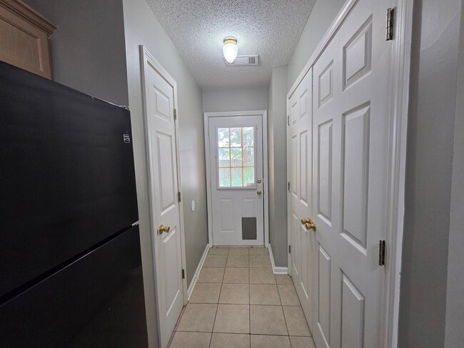 Building Photo - 7733 Shadowland Dr