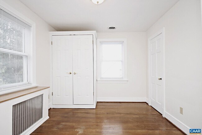 Building Photo - 2323 Fontaine Ave Ext