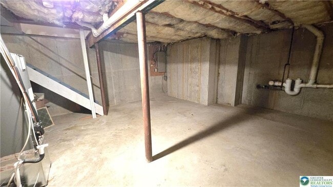 Building Photo - 327 Hill Rd