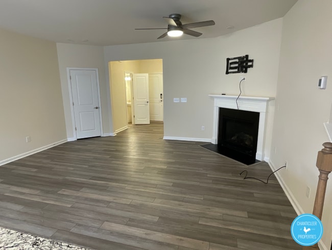 Building Photo - 222 White Oak Ridge Dr