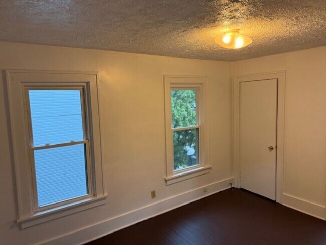 Building Photo - Charming 4-Bedroom Single Family Home for Rent!