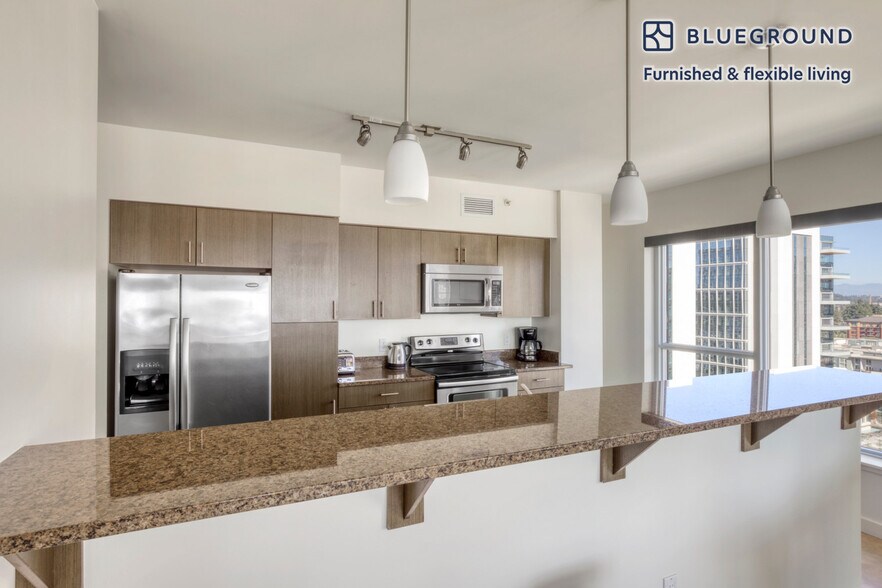 Building Photo - 10301 NE 10th St