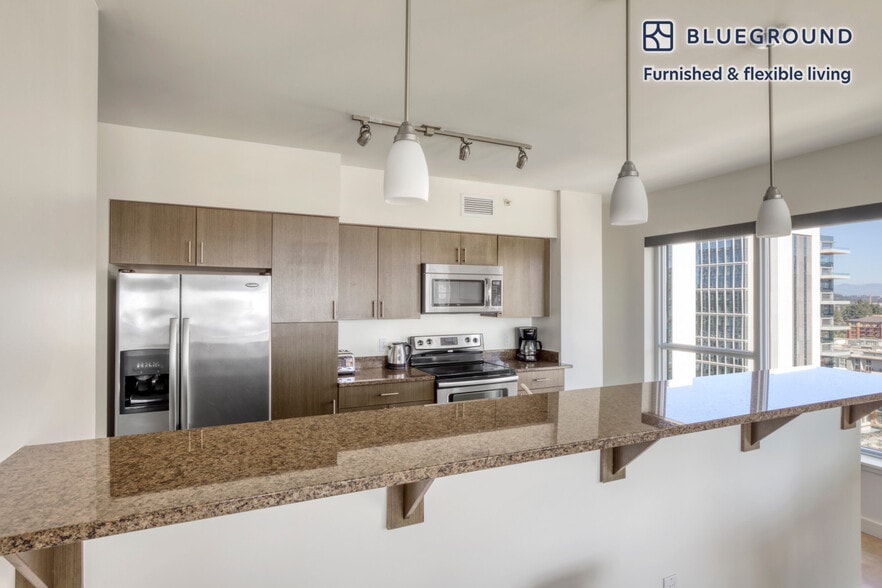 Building Photo - 10349 NE 10th St