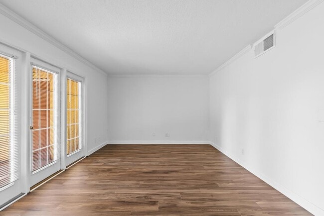 Building Photo - 3918 La Mirada Dr N