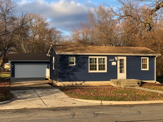 Building Photo - 207 Evans Ave