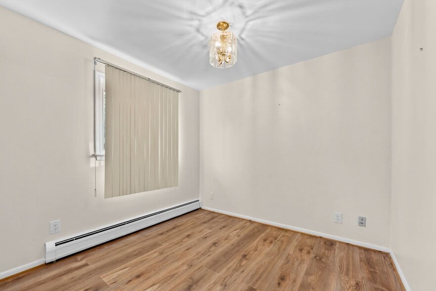 Building Photo - 2616 Douglas Dr