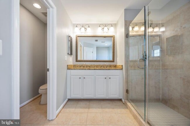 Building Photo - 844 Oriole Ave