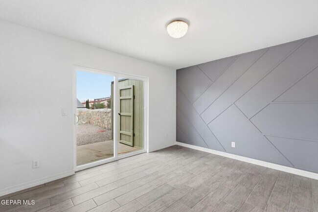 Building Photo - 3540 E Glen Dr