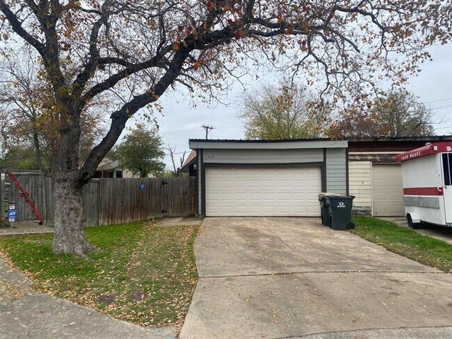 Building Photo - 7920 Falcon Ridge Dr