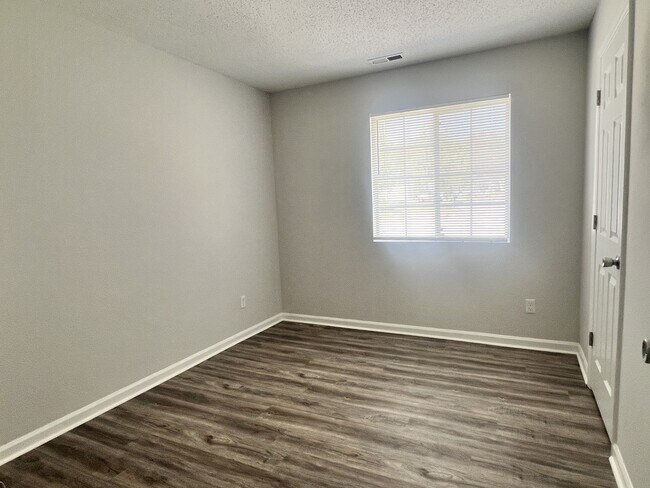 Building Photo - 4111 Glenshire Way