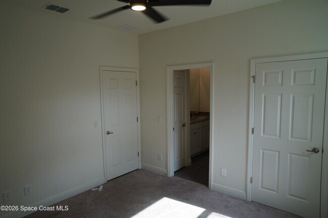 Building Photo - 153 Oakcrest Ave NE