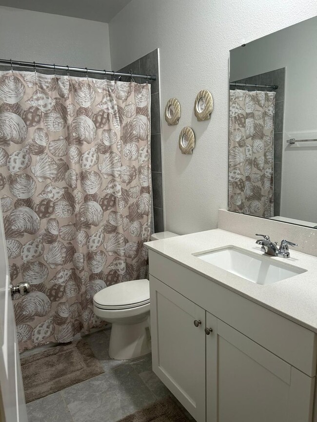 Building Photo - Cozy 1 BEDRROM 1 BATH  PRIVATE SUITE  in H...